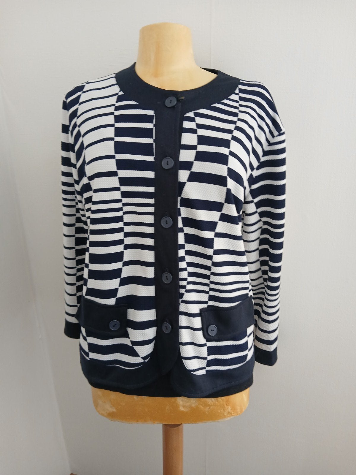 vest jasje zwart wit 46 48, Verzenden, Zo goed als nieuw, Maat 46/48 (XL) of groter, Overige kleuren