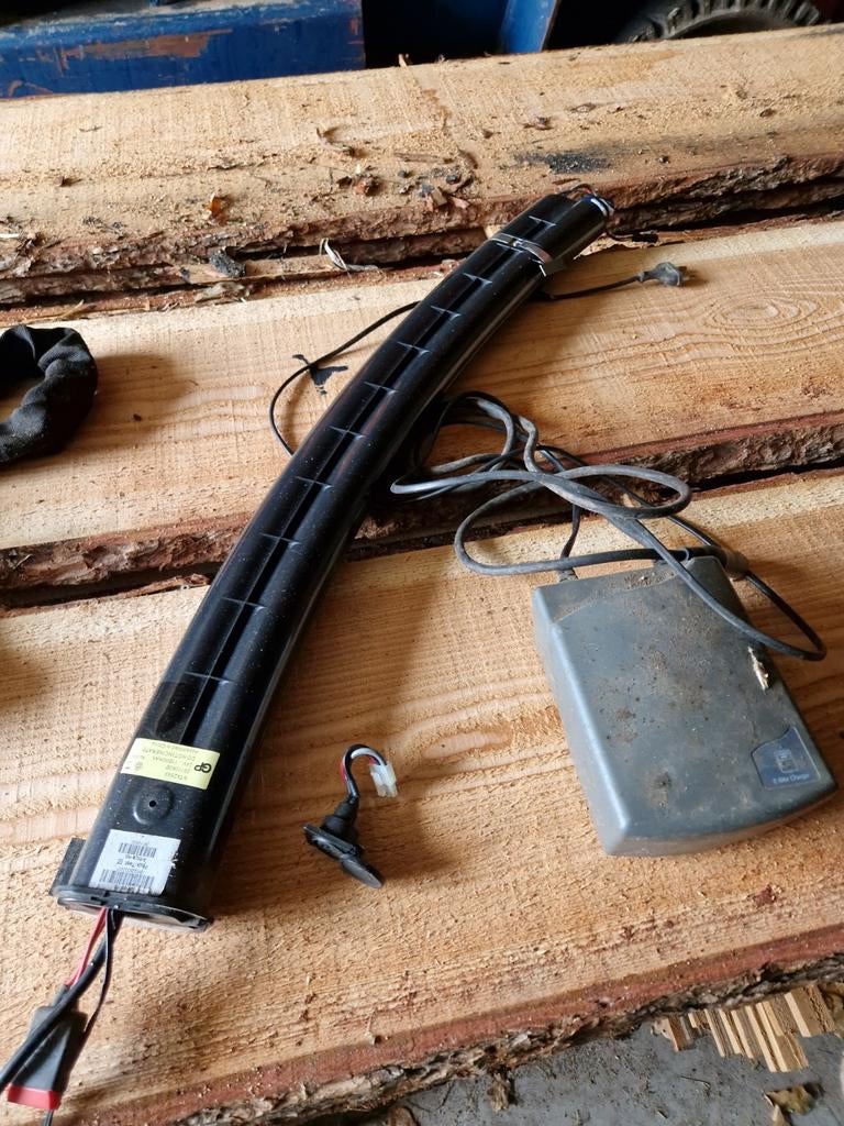 Accu, acculader en schermpje voor elektrische fiets, Ophalen of Verzenden, Gebruikt