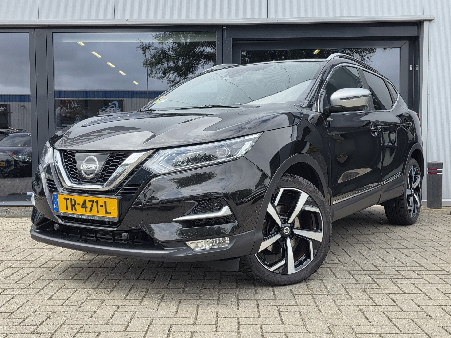 Nissan QASHQAI 1.2 Tekna + + BOSE + PANO DAK + VOLLEER + LED, Auto's, Gebruikt, 4 cilinders, 116 pk, Zwart