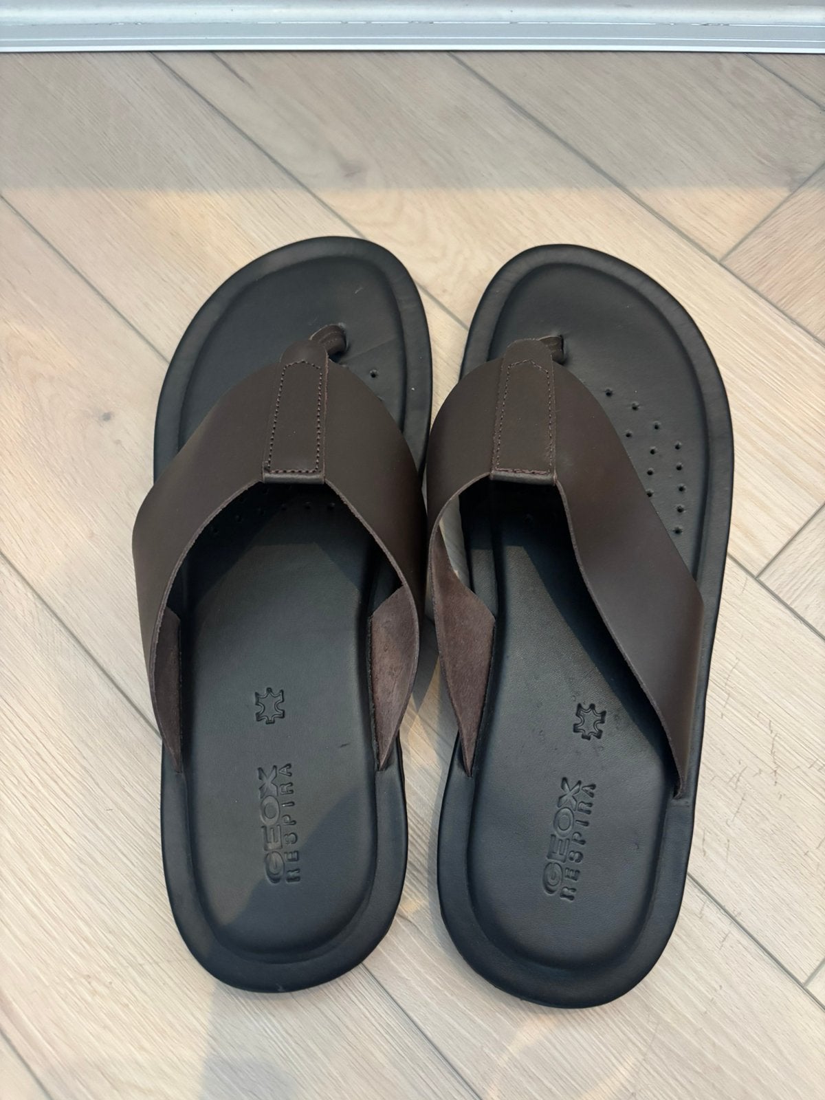GEOX Respira Teenslipper NIEUW 46, Kleding | Heren, Slippers, Zwart, Nieuw, Ophalen of Verzenden