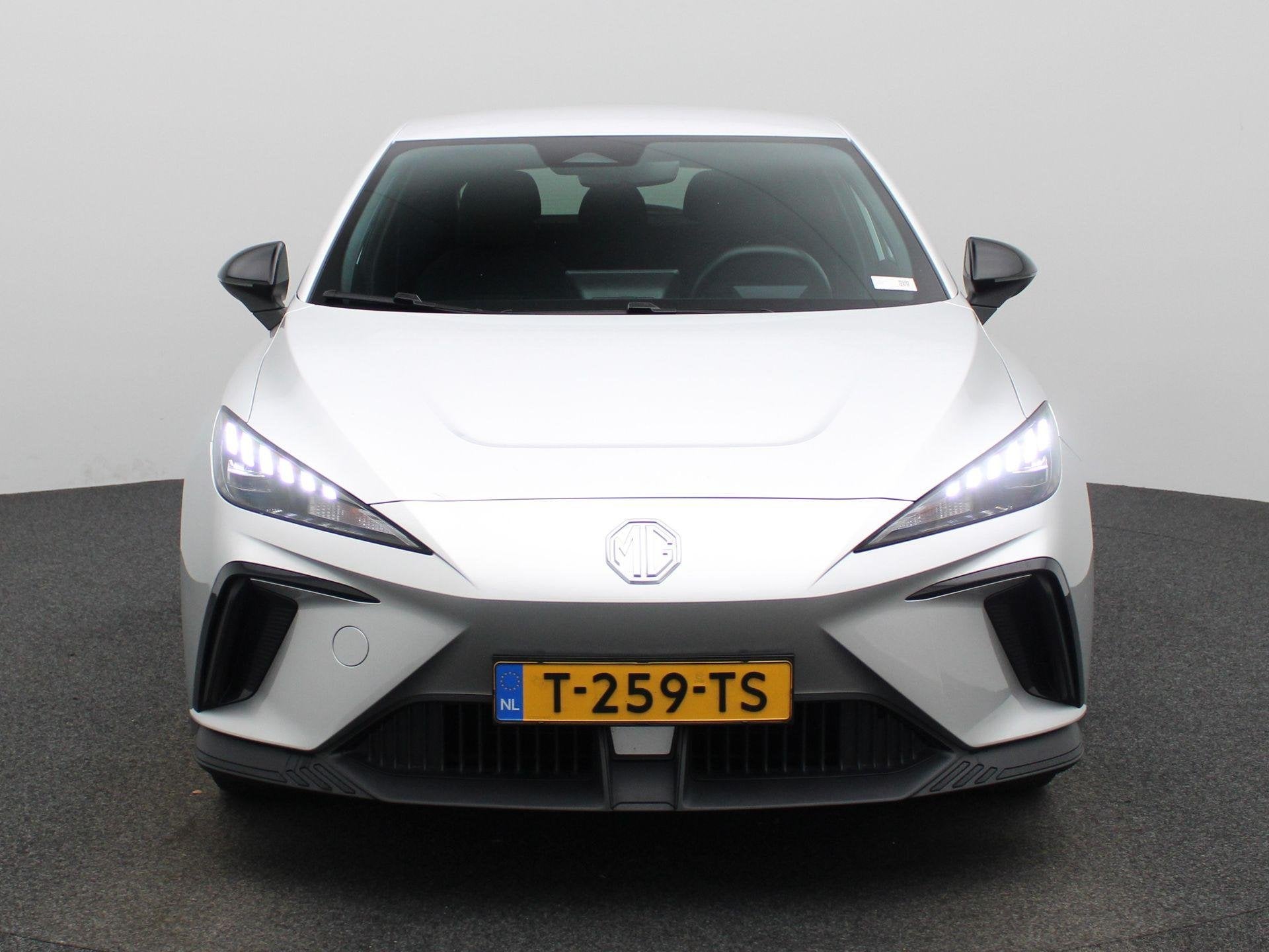 MG 4 Electric Comfort 64 kWh | Navi | Led Koplampen | Stoelv, Auto's, Automaat, 12 maanden, Achterwielaandrijving, Gebruikt