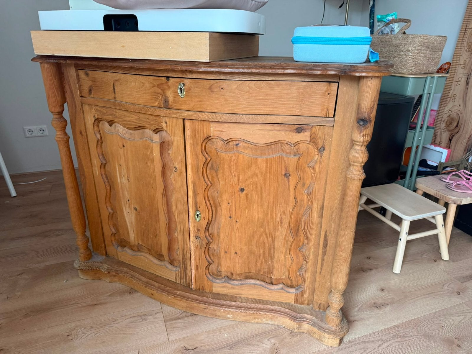 Brocante houten commode met lade en twee deuren, Ophalen