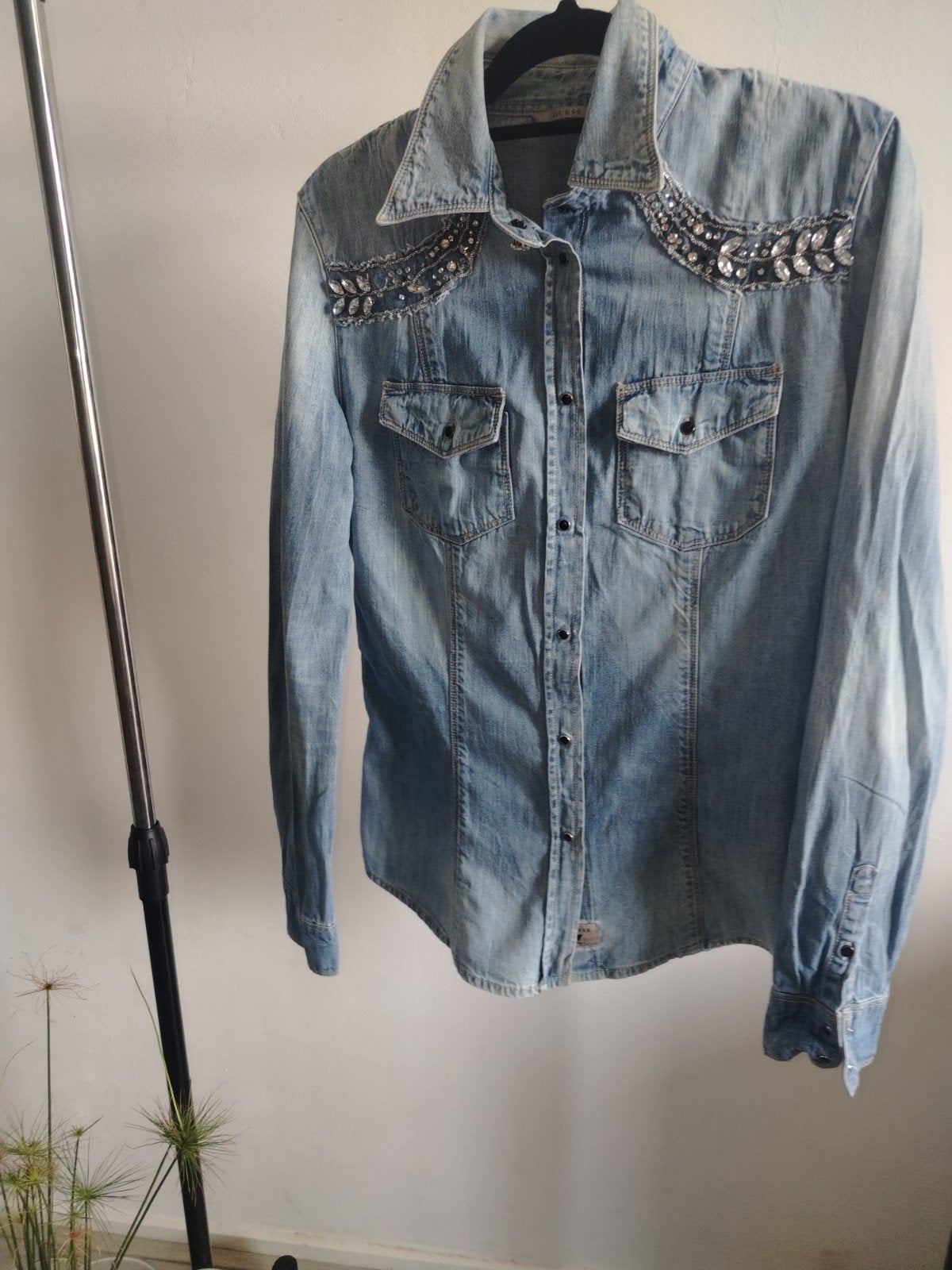 Guess spijkerblouse met steentjes, Maat 38/40 (M), Guess, Blauw, Ophalen of Verzenden