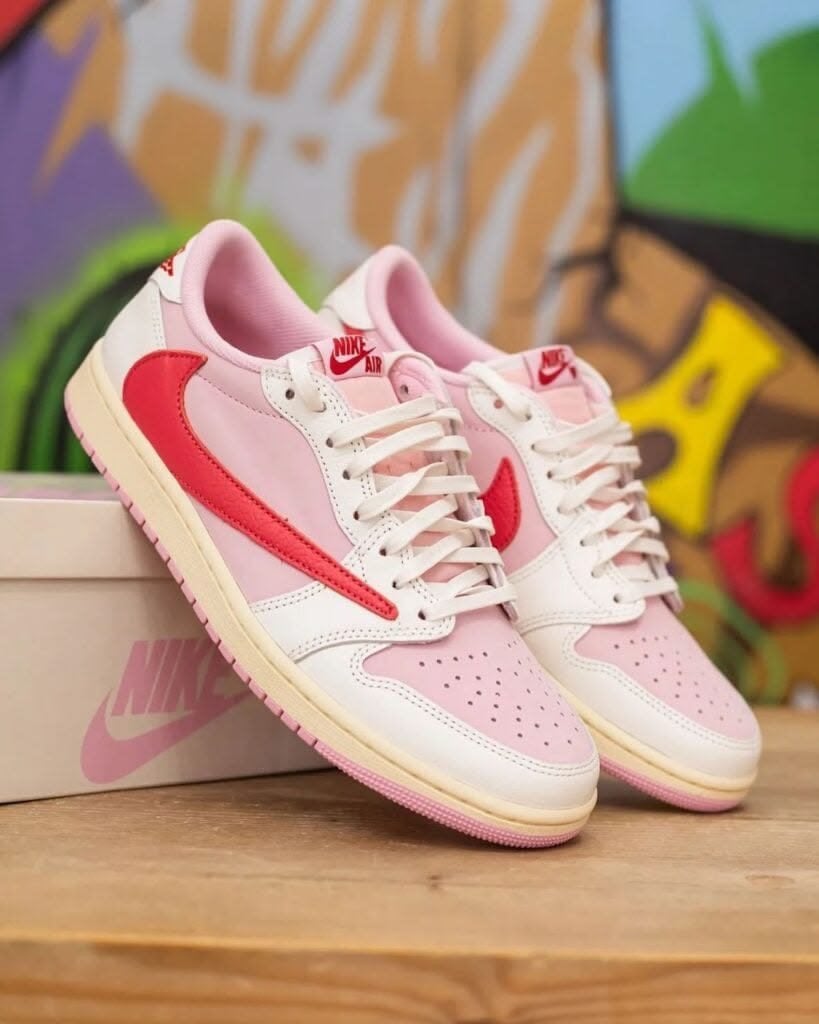 Jordan 1 Retro Low OG SP Travis Scott Tropical Pink, Nieuw, Ophalen of Verzenden, Sneakers of Gympen, Roze