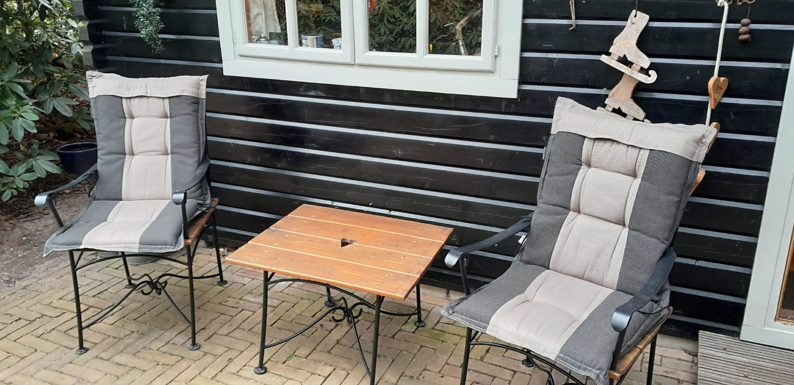 Tuinset (poedercoat) met kussens, Bijzettafel, Zo goed als nieuw, Rvs, Tuinset