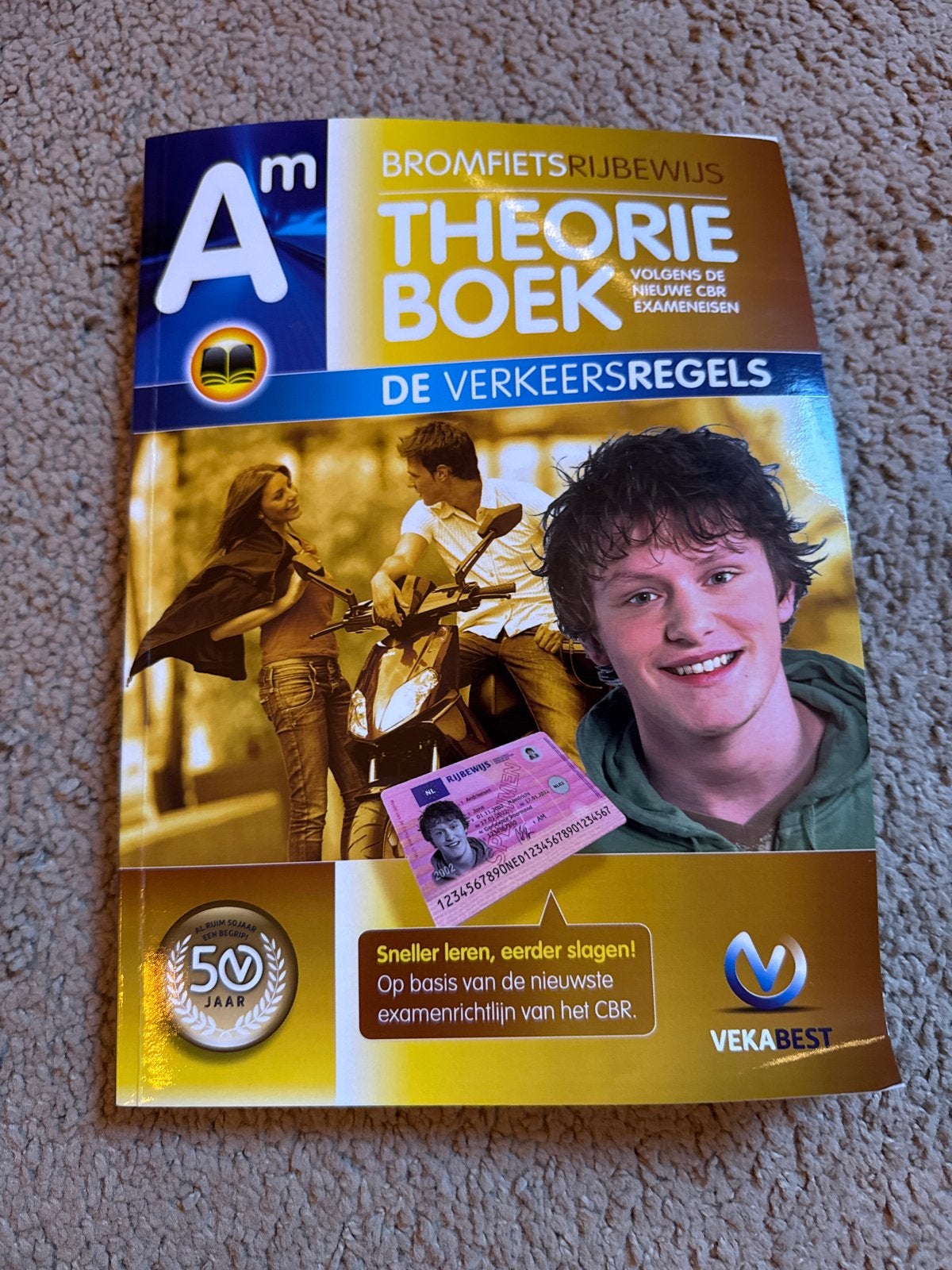 BROMFIETS RIJBEWIJS THEORIEBOEK VEKABEST, Boeken, Ophalen of Verzenden, Zo goed als nieuw, Overige niveaus