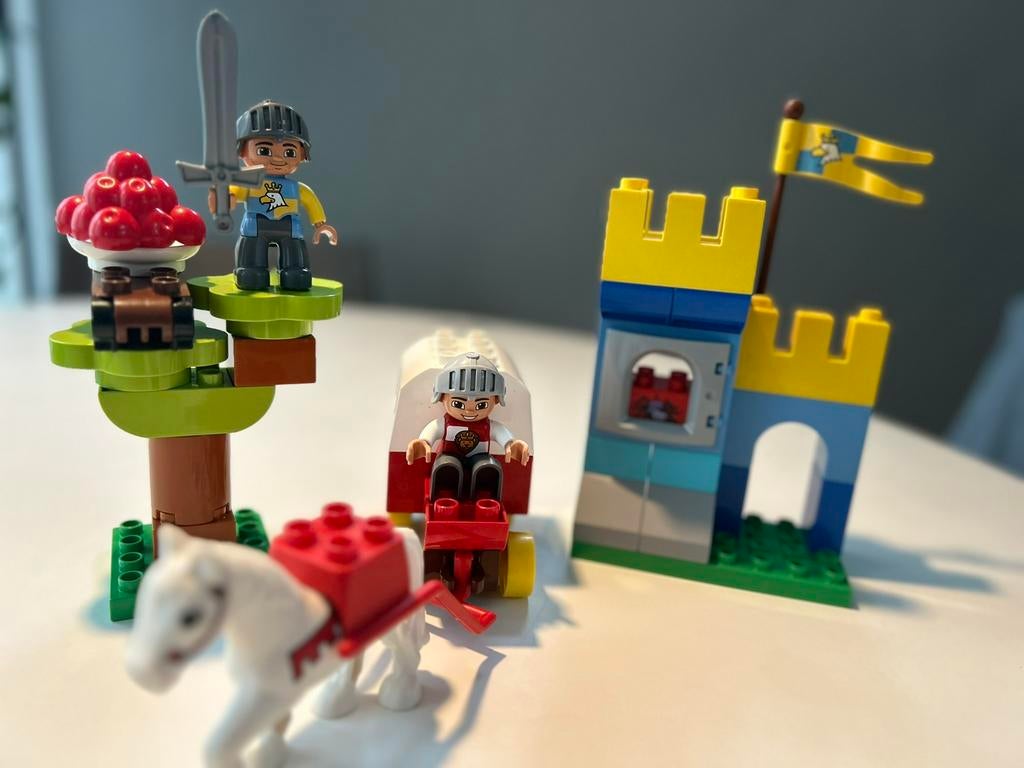 Lego Duplo ridder, kasteel, paard en wagen, Kinderen en Baby's, Speelgoed | Duplo en Lego, Ophalen of Verzenden, Zo goed als nieuw