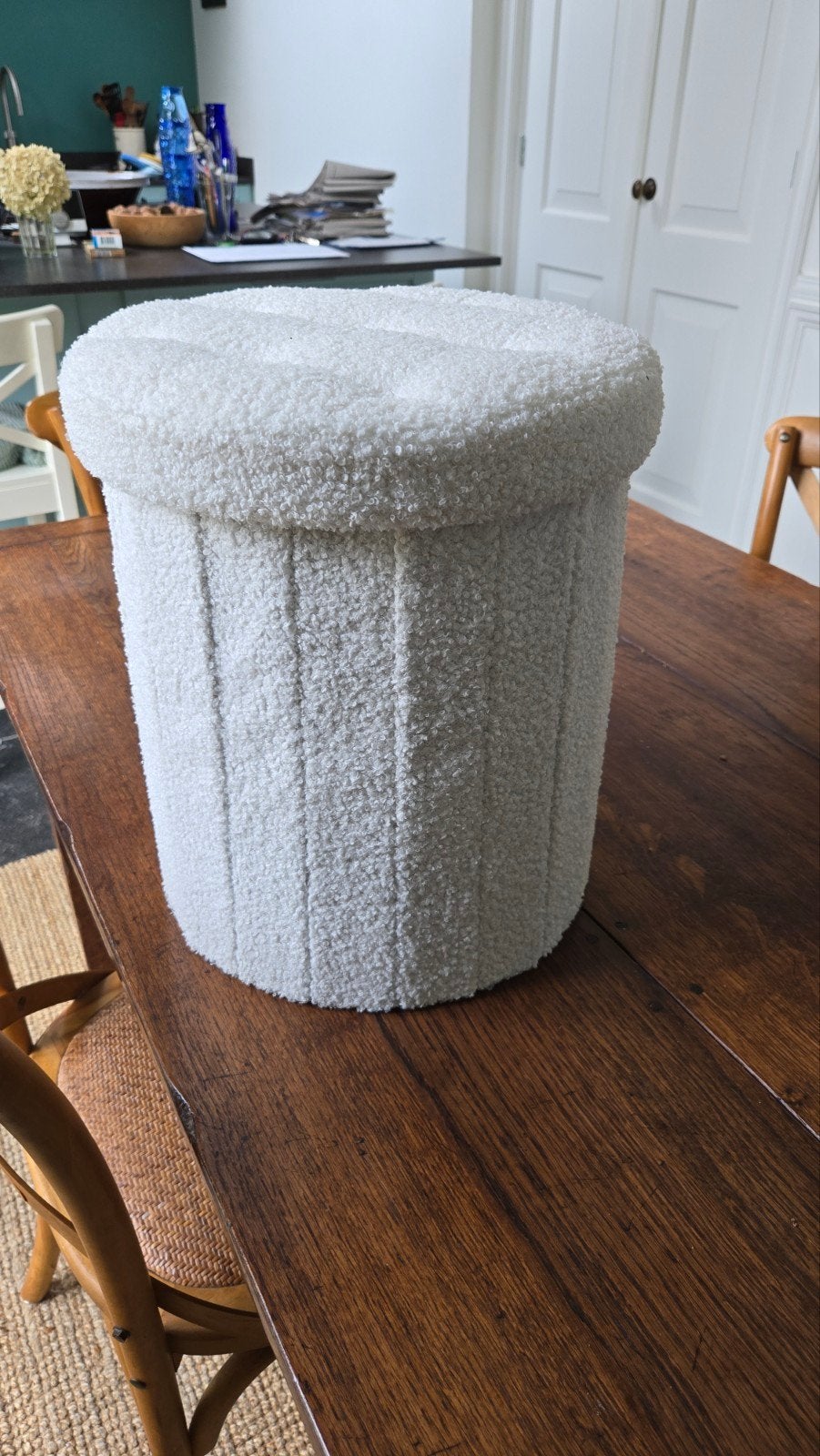 Twee witte poefjes met opbergruimte, Huis en Inrichting, Ophalen, Minder dan 50 cm, Rond, Minder dan 50 cm