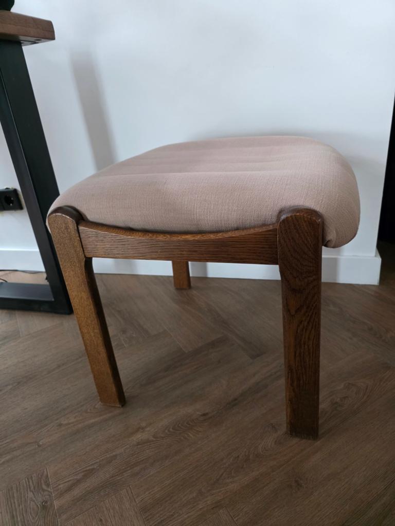 Massief donker eiken houten krukje, Huis en Inrichting, Krukjes, Ophalen, Gebruikt, Hout