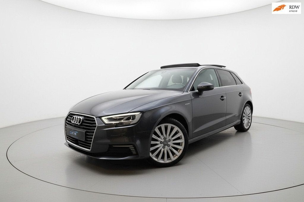 Audi A3 Sportback 1.4 e-tron 3x S LINE PANO VIRTUAL PDC ACC, Auto's, Audi, 8 kWh, Gebruikt, 4 cilinders, Automatische klimaatregeling