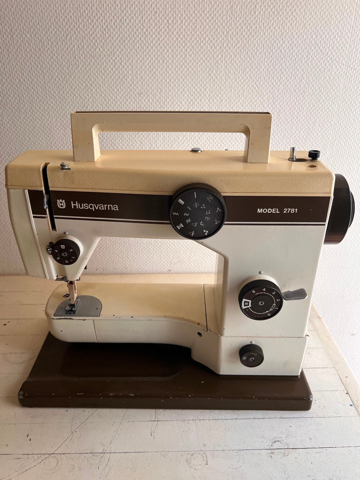 Husqvarna Naaimachine Model 2781 met koffer en handleiding, Ophalen, Gebruikt, Naaimachine, Husqvarna