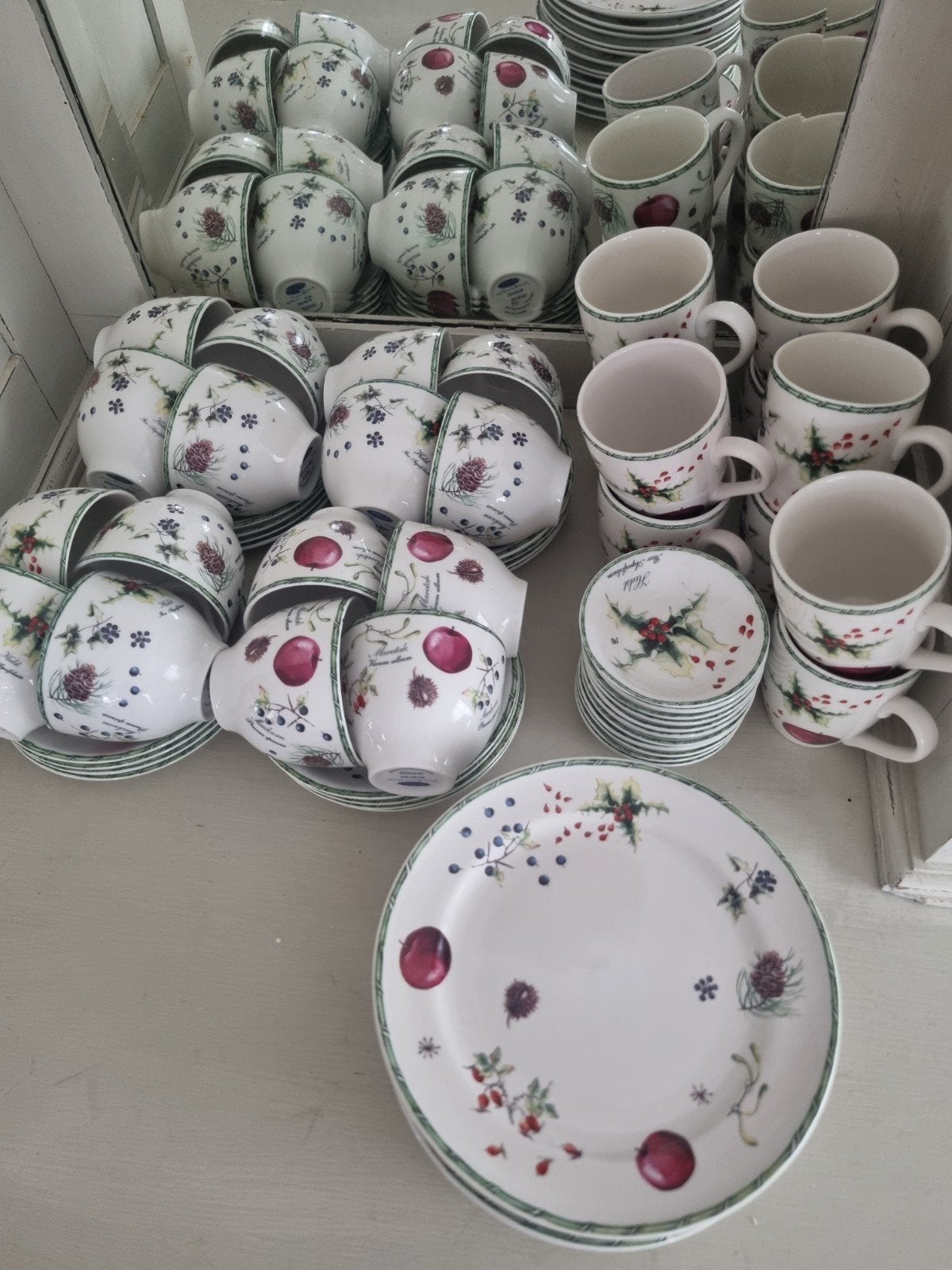 kerstservies, Ophalen, Zo goed als nieuw, Porselein