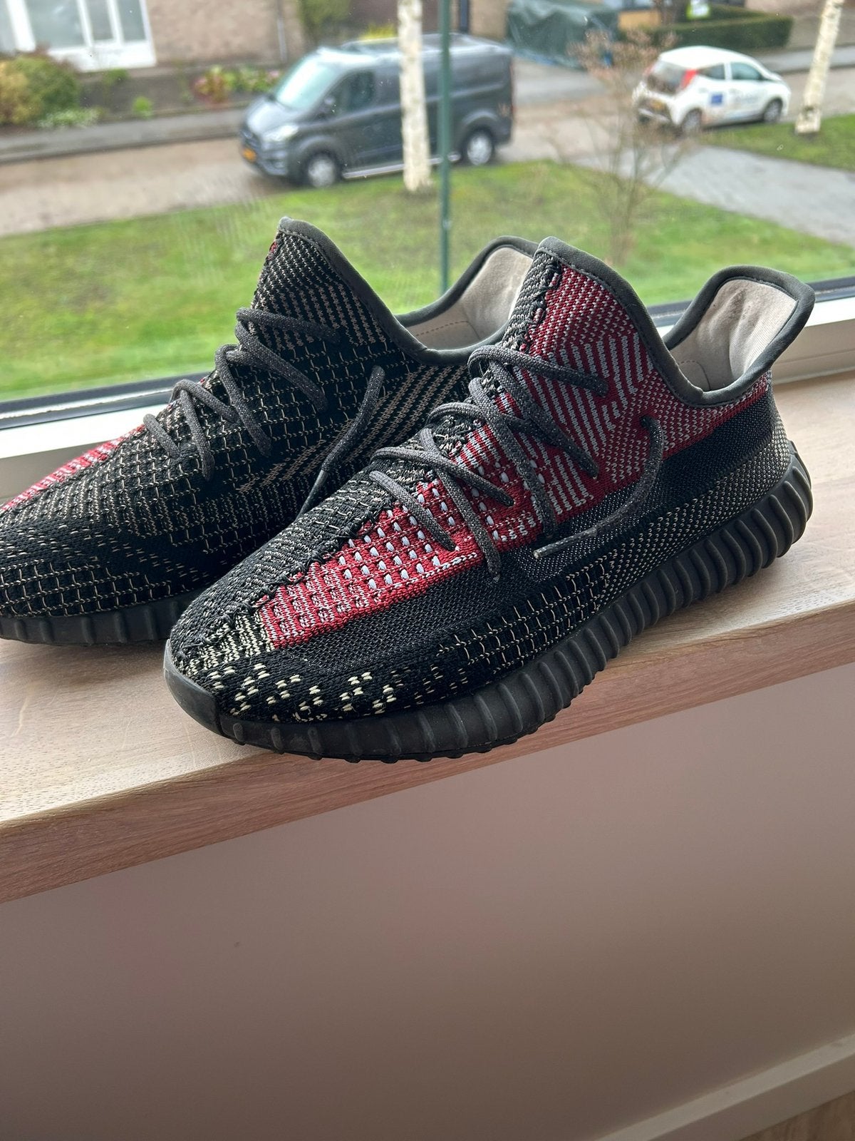 Yeezy 350, Zwart, Ophalen of Verzenden, Sneakers of Gympen, Gedragen