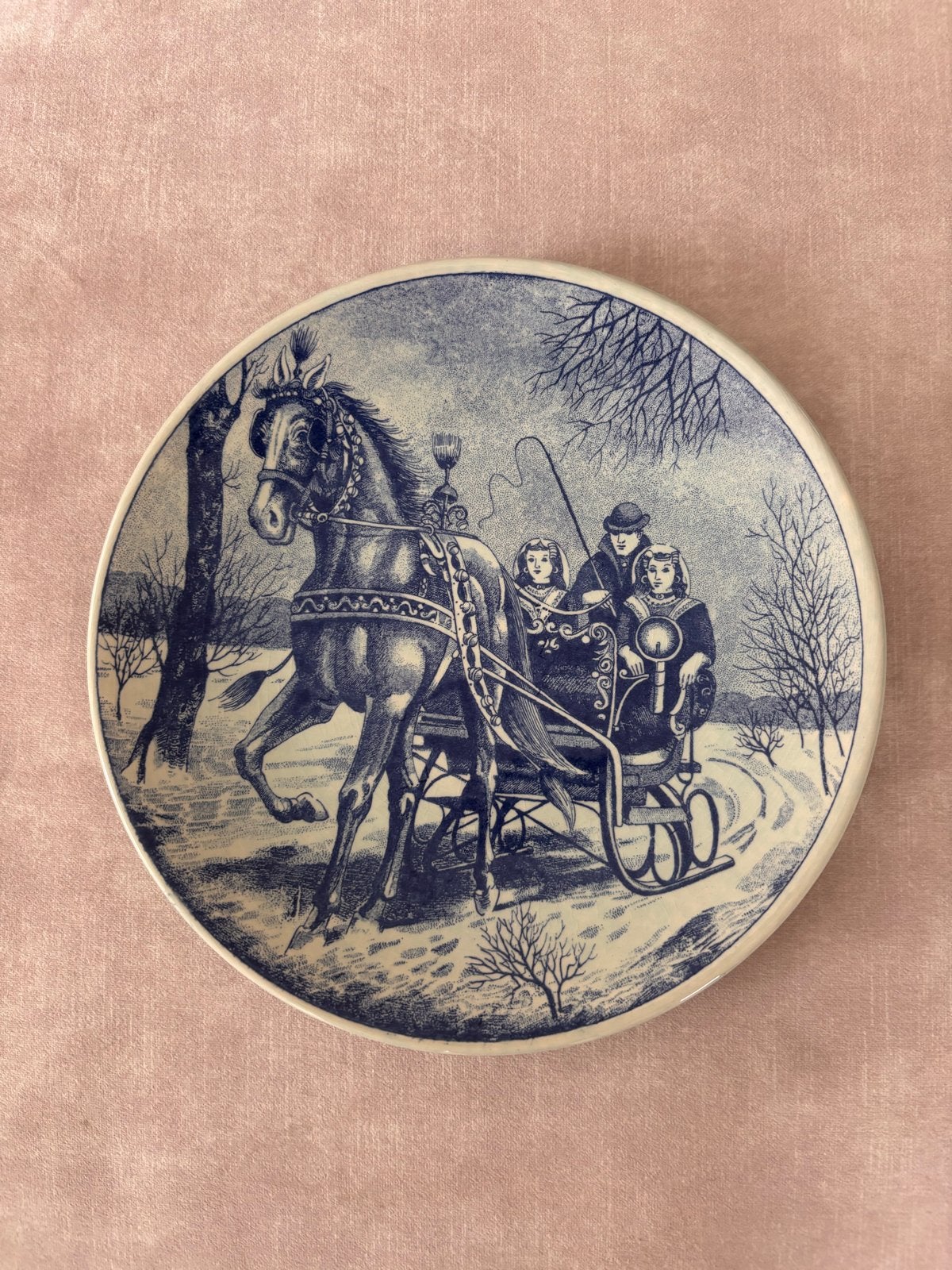 Delfts Blauw sierbord - Wintertafereel met paard en slee, Antiek en Kunst, Ophalen