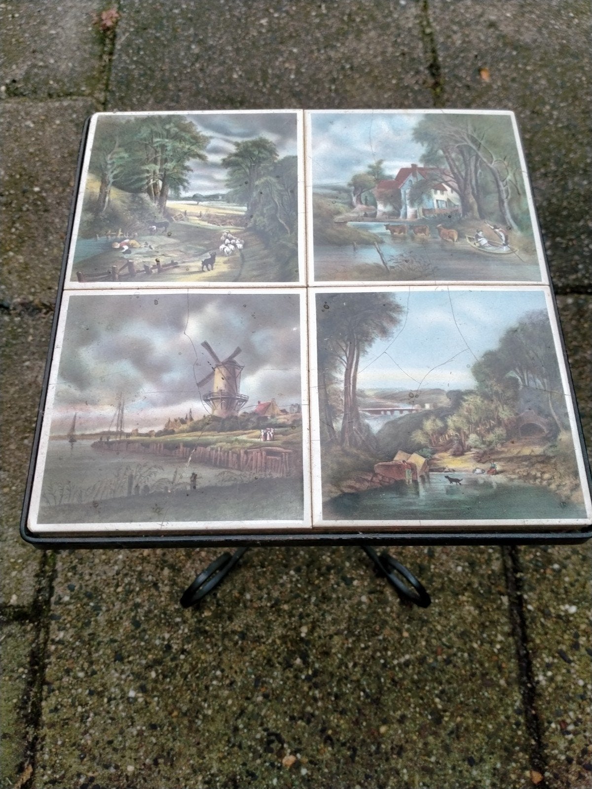 Leuk bijzettafeltje 40 cm hoog met gietijzeren onderstel, Huis en Inrichting, Minder dan 45 cm, Minder dan 55 cm, Gebruikt, Metaal of Aluminium