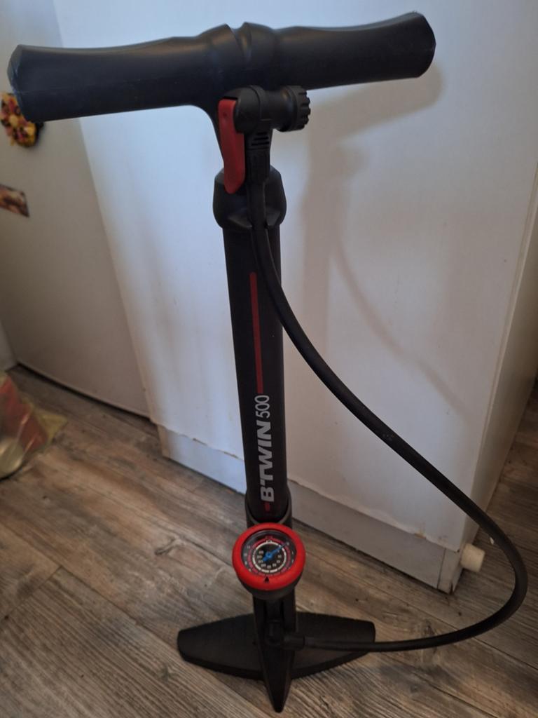 BTWIN 500 Fiets Pomp met Drukmeter, Ophalen of Verzenden, Drukmeter, Zo goed als nieuw