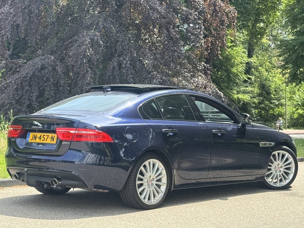 Jaguar XE 2.0, R-SPORT, 241PK, ROOD LEDER, Panoramadak, Euro 6, 4 cilinders, Blauw, XE