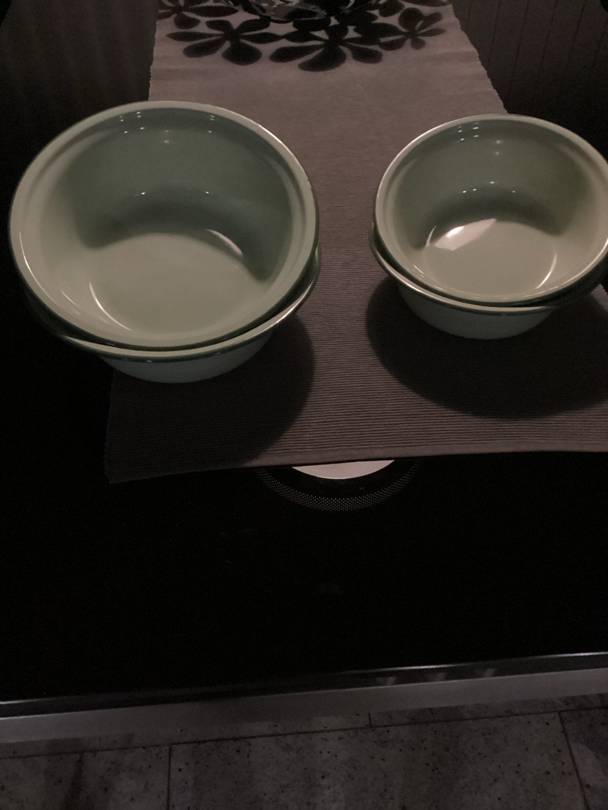 Set van 4 vintage lichtgroene emaille schalen nieuwstaat, Ophalen of Verzenden