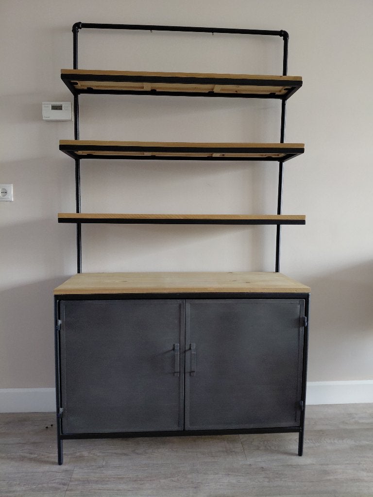 Kast industrieel0, Ophalen, Met deur(en), 100 tot 150 cm, Zo goed als nieuw