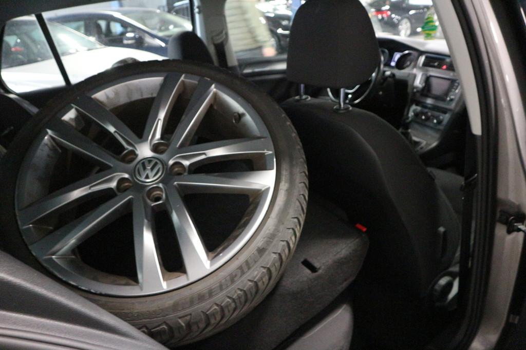 Volkswagen Golf 1.6 TDI NAP + ORG NED + VELGEN / FACELIFT !, Voorwielaandrijving, Gebruikt, Euro 6, 4 cilinders