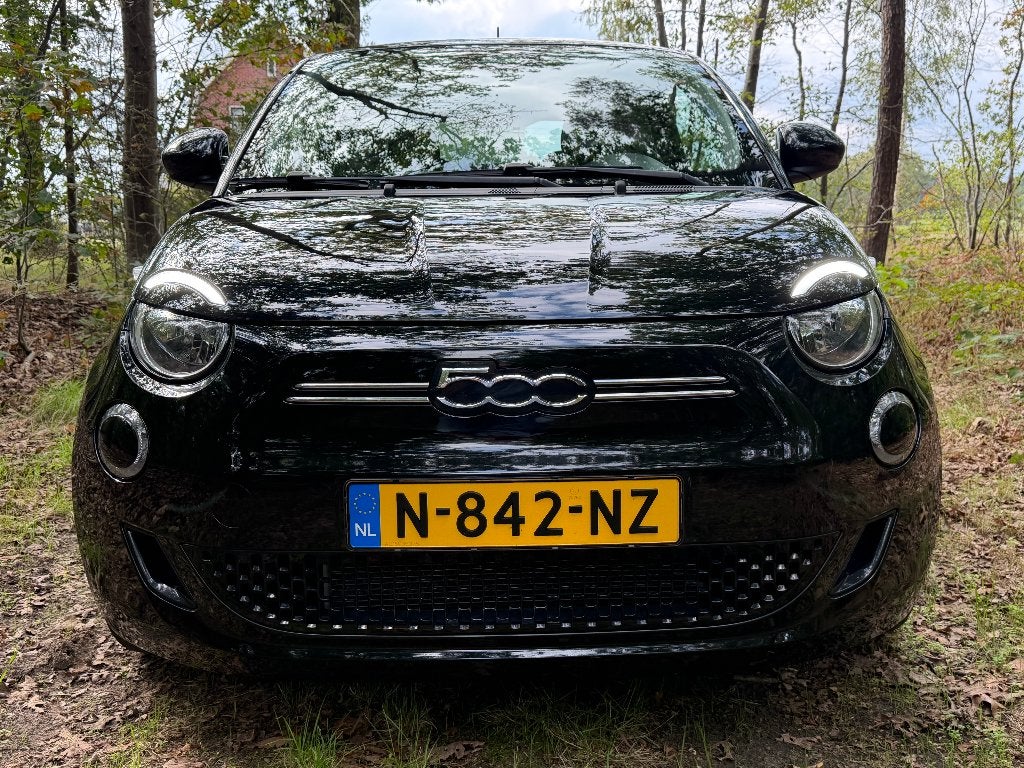 Fiat 500E 24 kWh | CAR PLAY | CLIMA | STOELVERWARMING |, Dealer onderhouden, Stof, Zwart, 43 €/maand