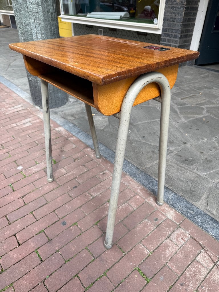 Vintage houten lessenaar, schooltafel, bijzettafel jaren 50, Ophalen