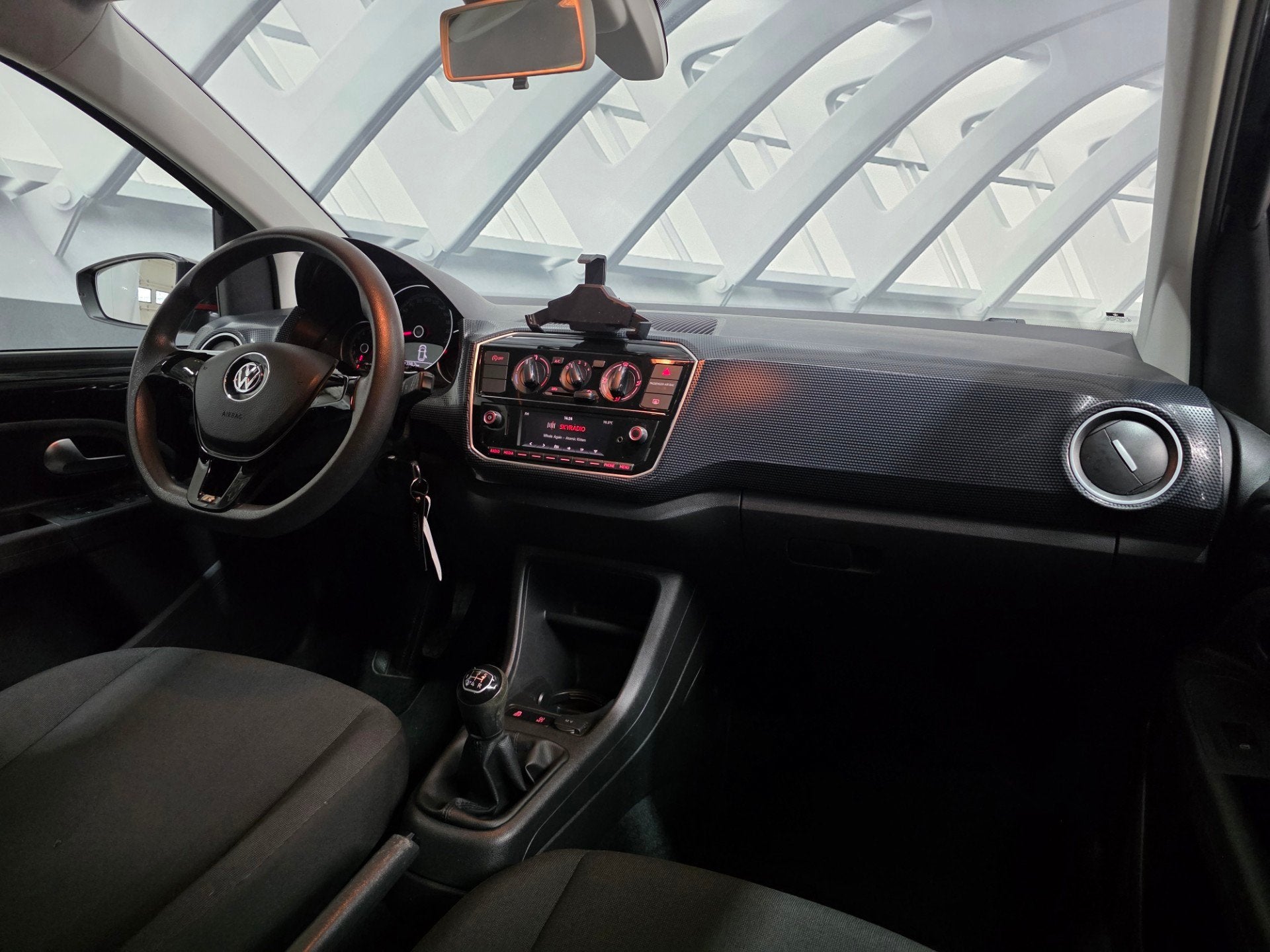 Volkswagen Up! 1.0 BMT move up! gti look, Auto's, Voorwielaandrijving, Stof, Gebruikt, Zwart