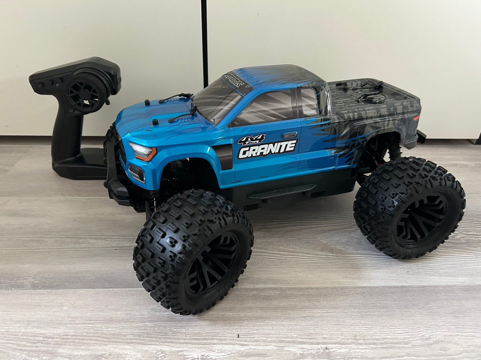 Arrma Granite 4x4 brushless, Ophalen of Verzenden, Zo goed als nieuw, Overige schalen, Auto offroad