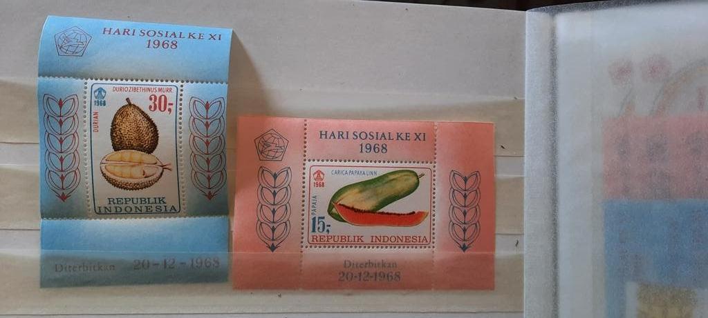 Indonesië 1968: Blokken met Durian en Papaja postzegels, Ophalen of Verzenden, Zuidoost-Azië
