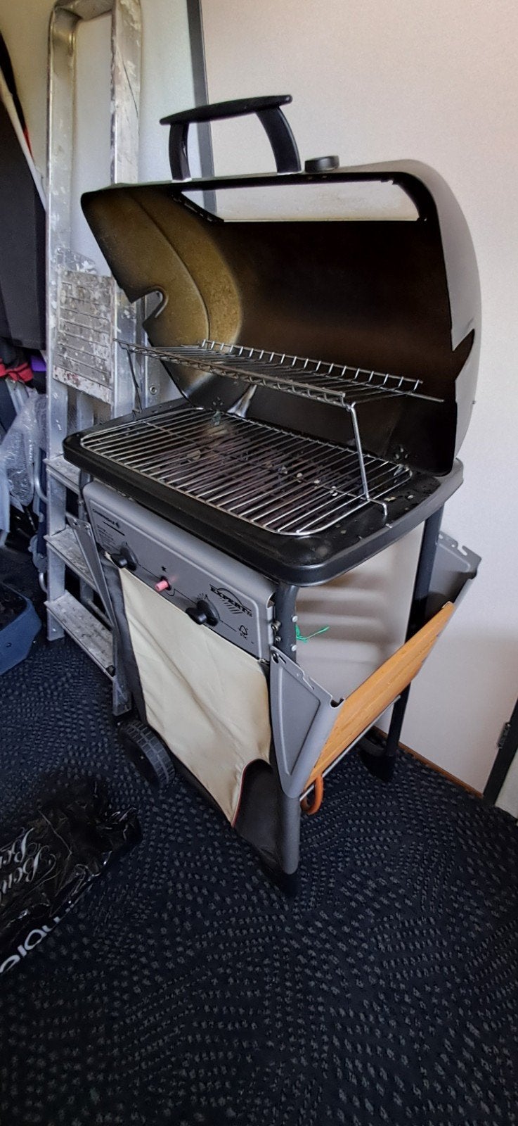 aanbieding Campingaz Expert 2 Plus BBQ op gas met lavastenen, Ophalen