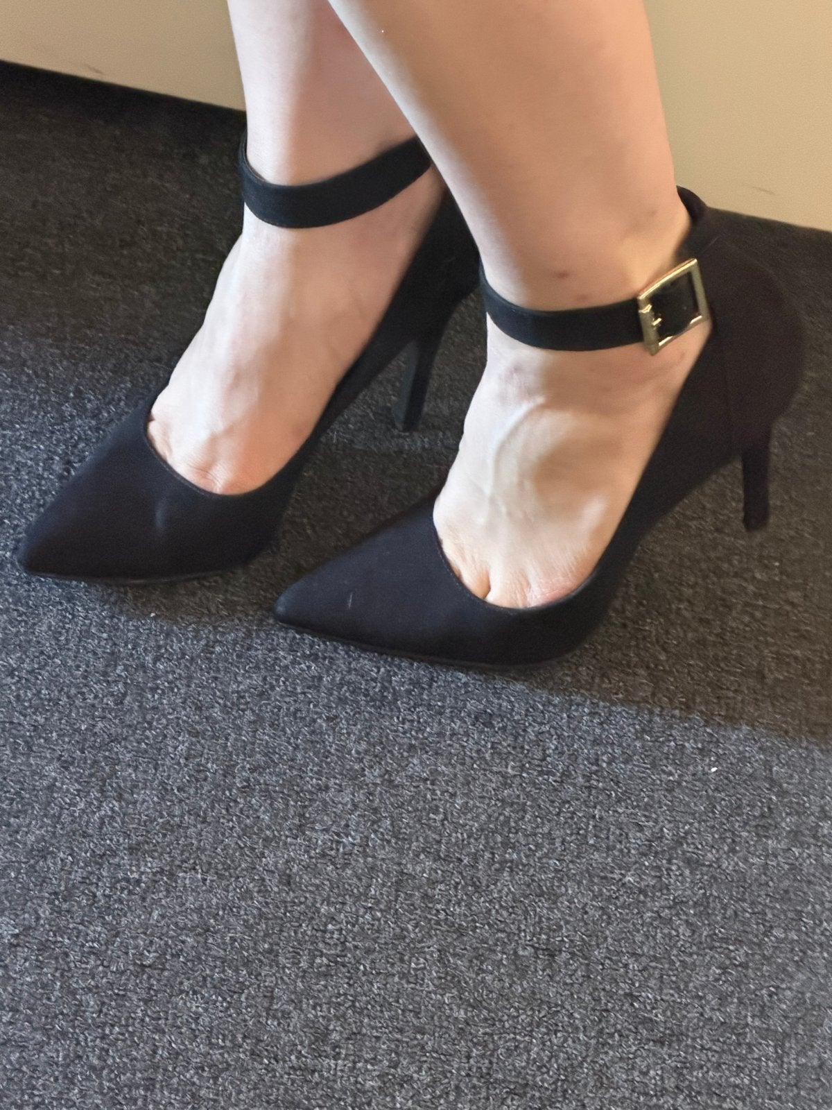 Zwarte pumps met enkelbandje, Ophalen, Zo goed als nieuw, Zwart, Pumps