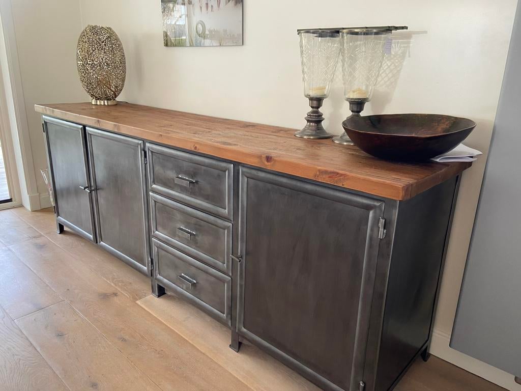 Dressoir, Huis en Inrichting, Kasten | Dressoirs, Ophalen of Verzenden, Zo goed als nieuw, 200 cm of meer, Eikenhout