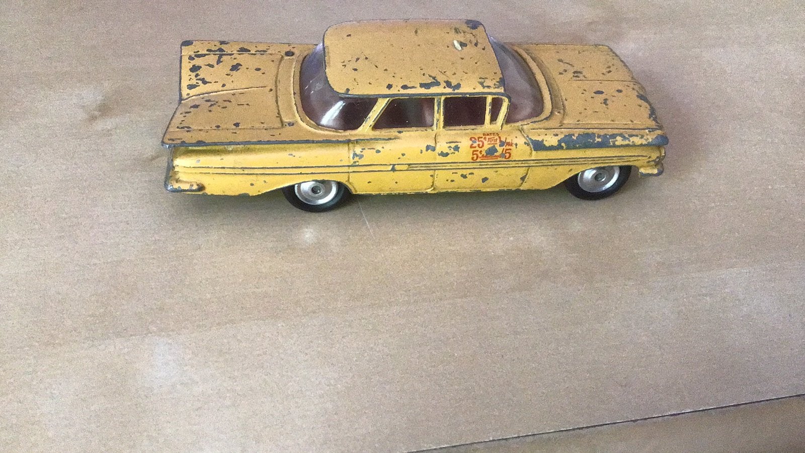 CORGI TOYS CHEVROLET IMPALA FROM THE FIFTIES …TOCH LEUK !, Ophalen of Verzenden, Gebruikt, Auto, Corgi