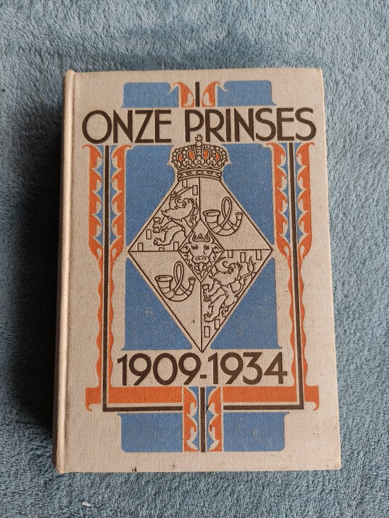 Diverse oude boeken en dubbel VHS koningshuis, Verzamelen, Ophalen of Verzenden, Gebruikt, Kaart, Foto of Prent