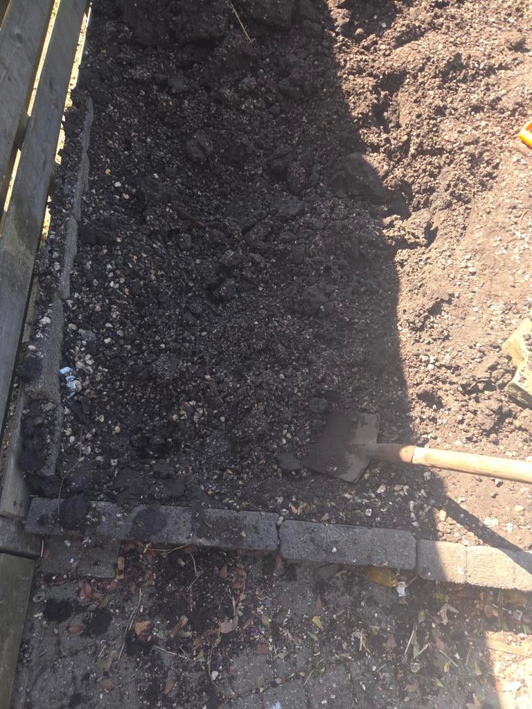 Gratis opvulgrond met kiezels af te scheppen, Ophalen, Tuinaarde