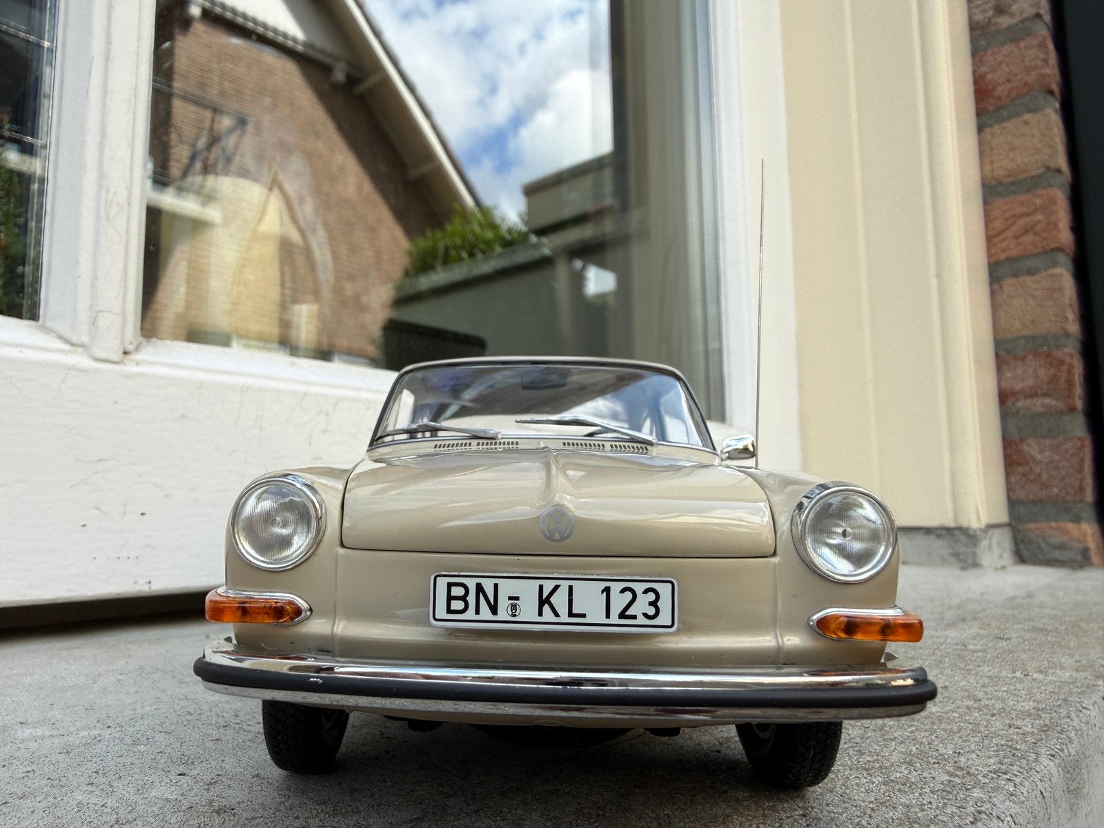 1:18 Volkswagen 1600 L Creme 1970 Minichamps, Minichamps, Auto, Ophalen of Verzenden, Zo goed als nieuw