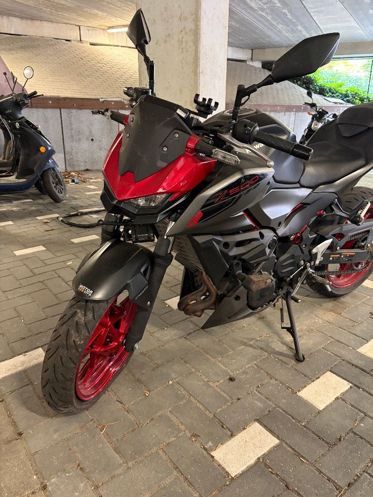 Kawasaki Z500SE 2025 (schadevoertuig / damaged), 2 cilinders, Gebruikt, Particulier, 451 cc