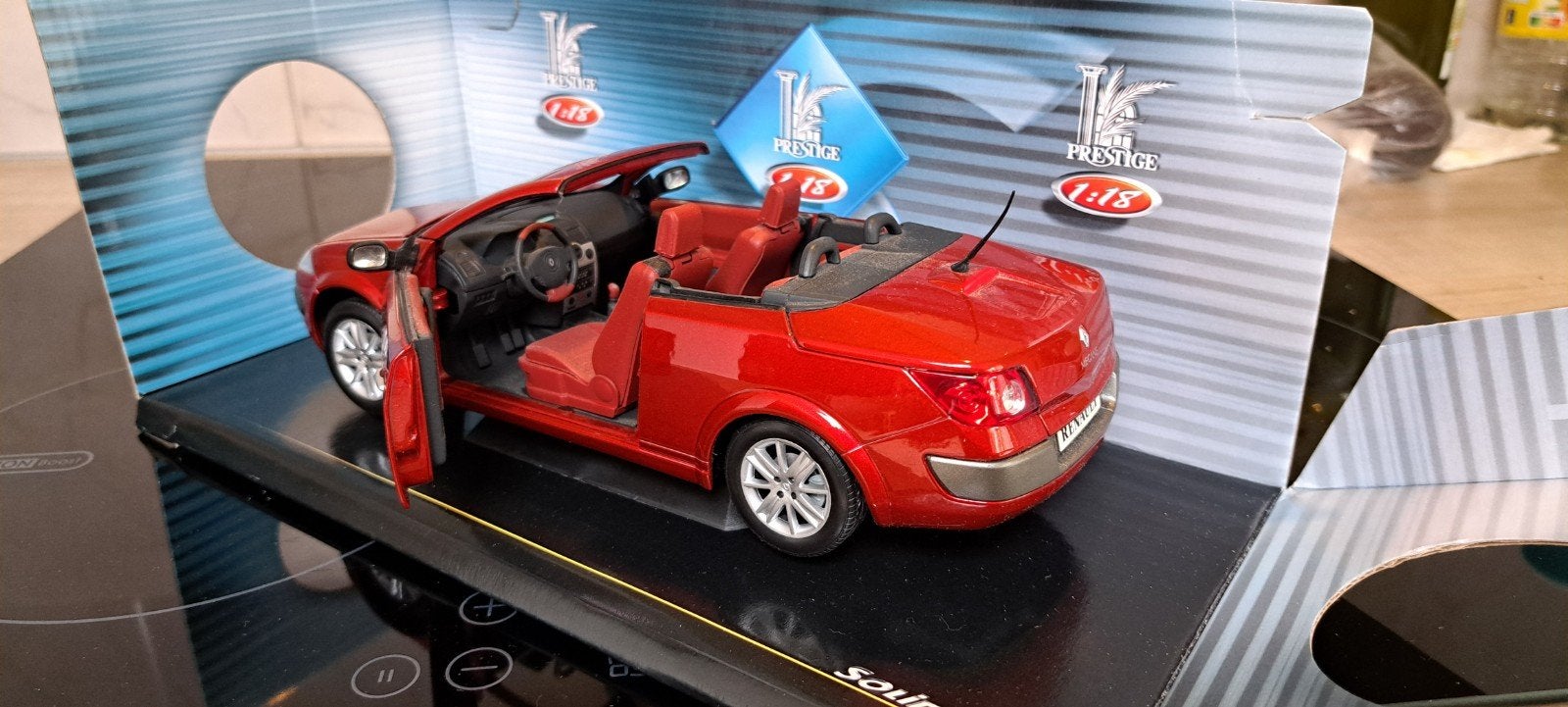 Renault Megane Cabriolet 1:18 modelauto - Rood, Ophalen of Verzenden, Zo goed als nieuw, Overige typen