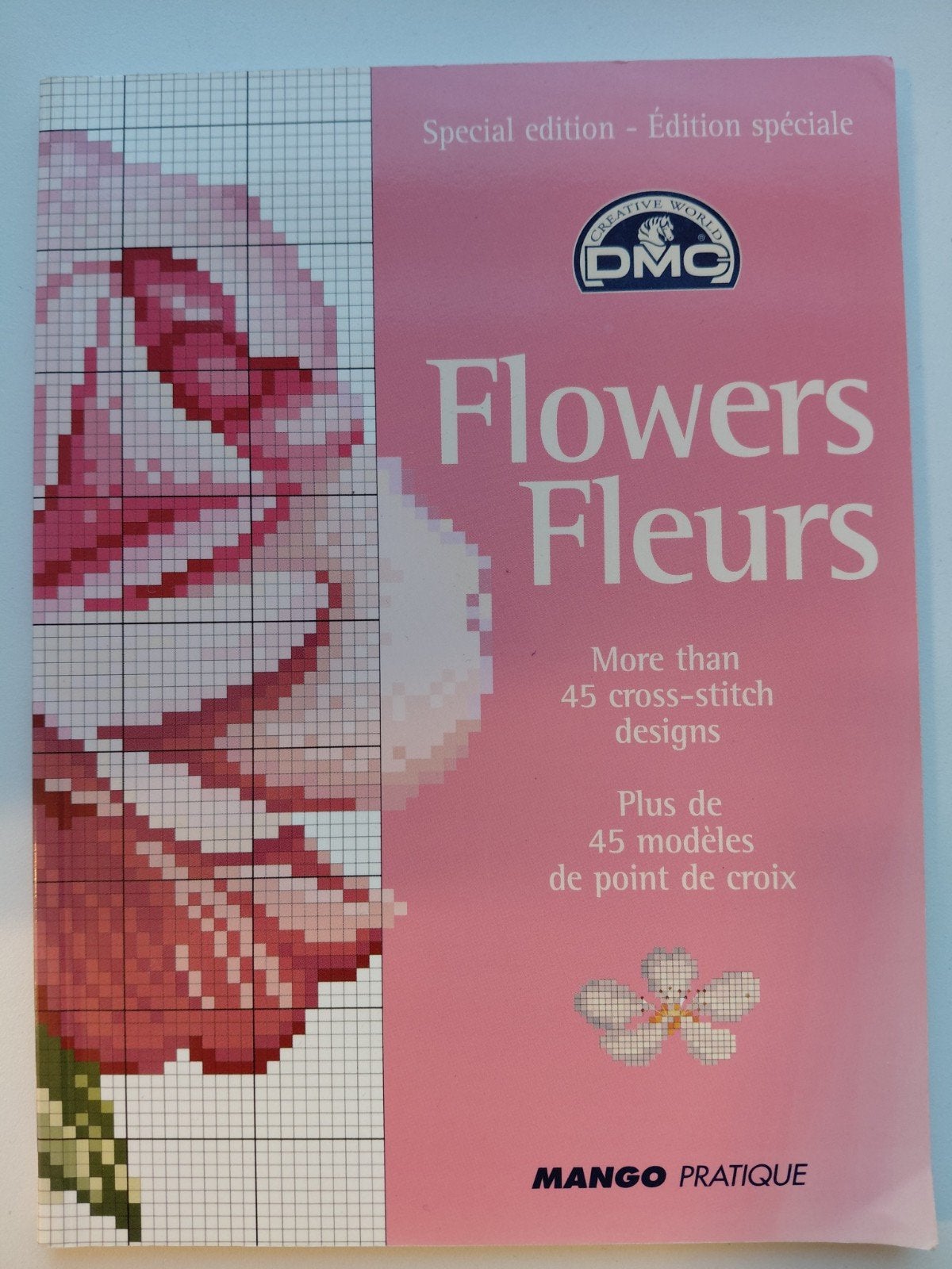 Borduurpatronenboek DMC Flowers Fleurs - Nieuwstaat, Patroon, Ophalen of Verzenden, Handborduren, DMC