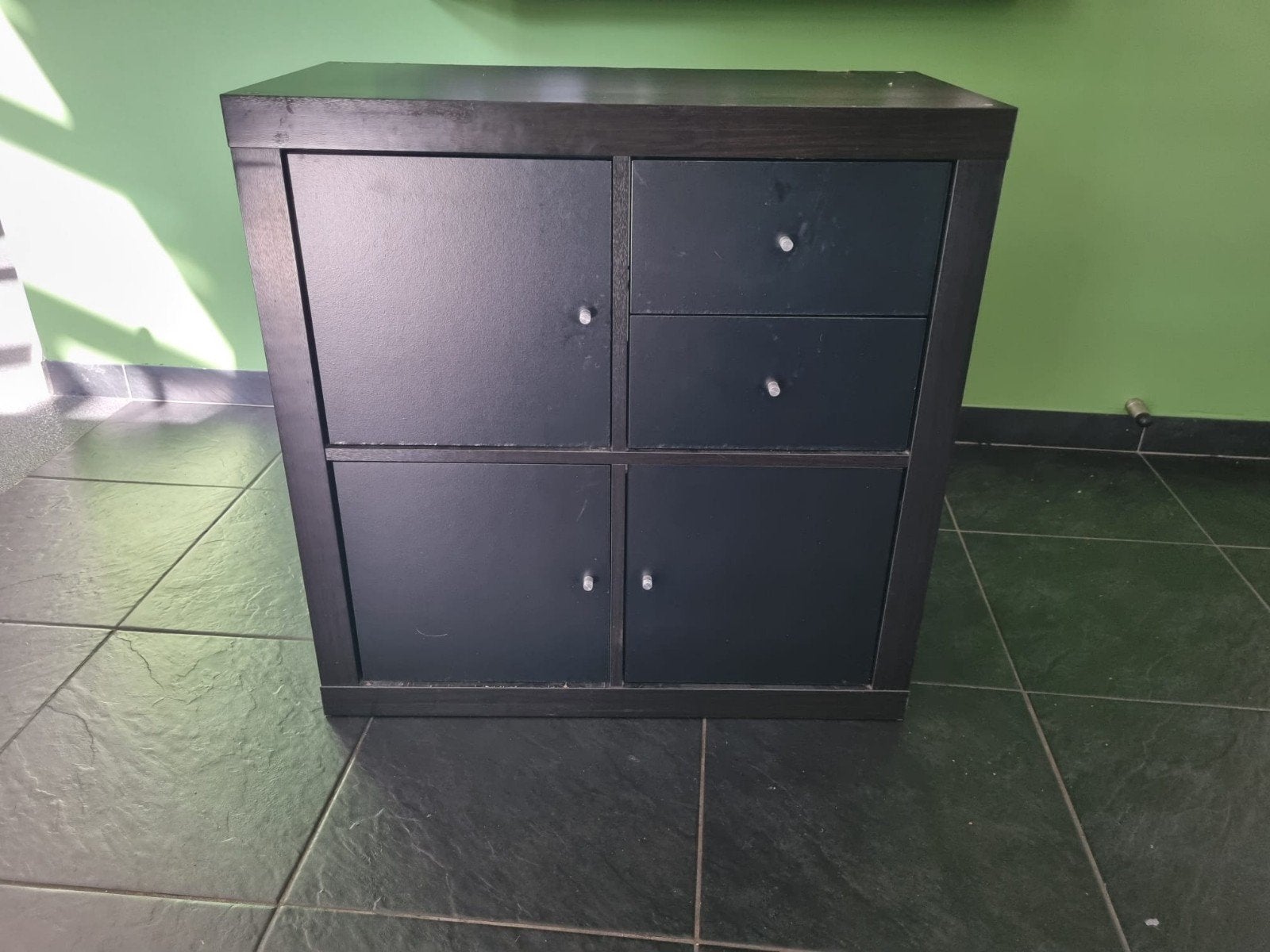 gratis zwarte zwartbruine IKEA KALLAX vakkenkast van 77x7, Ophalen, Gebruikt