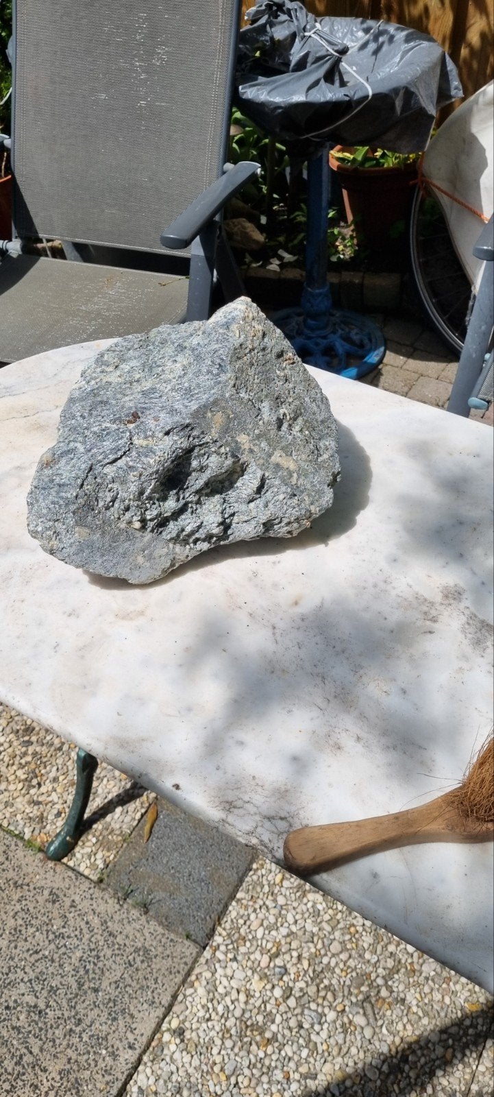 Grote grijze rots voorbeeld houwen of tuin of decoratie, Ophalen of Verzenden, Gebruikt