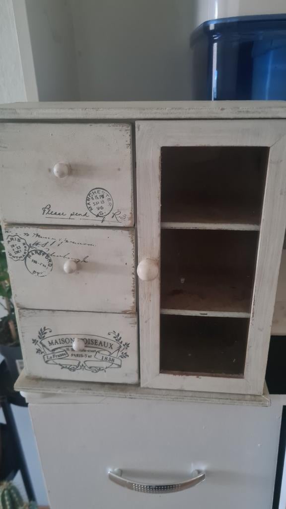 Decoratief ladekastje met glazen deur, Huis en Inrichting, Kasten | Overige, Ophalen, Gebruikt