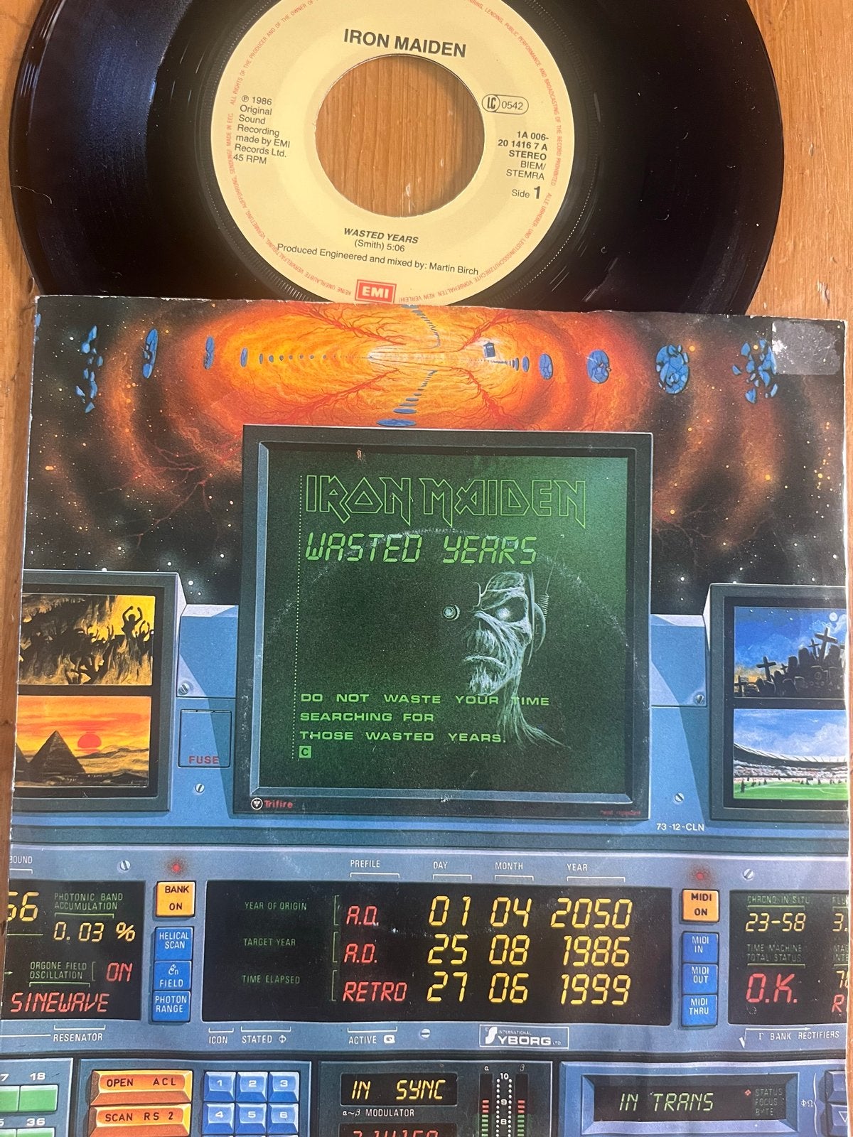 te koop 7” Iron Maiden - wasted years, Cd's en Dvd's, Vinyl Singles, 7 inch, Zo goed als nieuw, Rock en Metal, Fotohoes