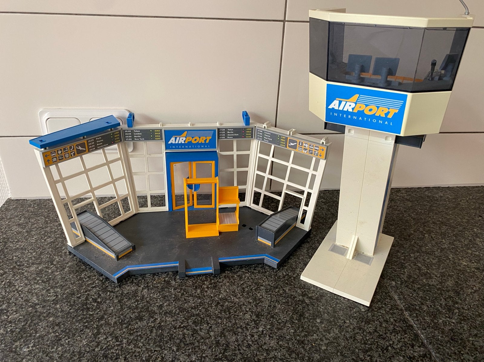 Playmobil Airport International met verkeerstoren, Gebruikt, Gebouw, Losse onderdelen, Ophalen of Verzenden