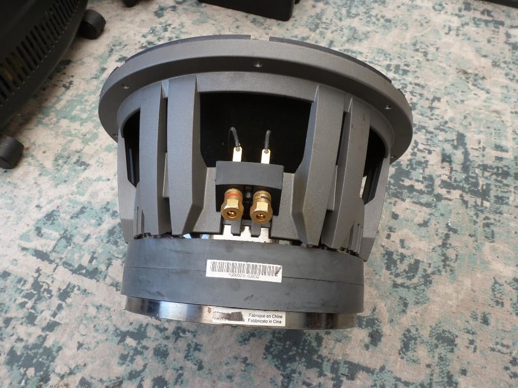 Jbl subwoofer 1600 Watt inclusief gesloten kist, Auto diversen, Autospeakers, Ophalen, Gebruikt