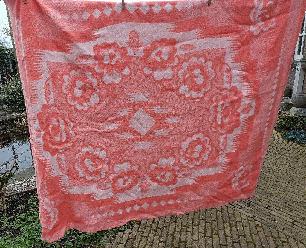 Vintage jaren 1950 oud roze wollen deken 1.60 x 2.10 mt, Huis en Inrichting, Gebruikt, Tweepersoons, Ophalen of Verzenden, Deken of Dekbed