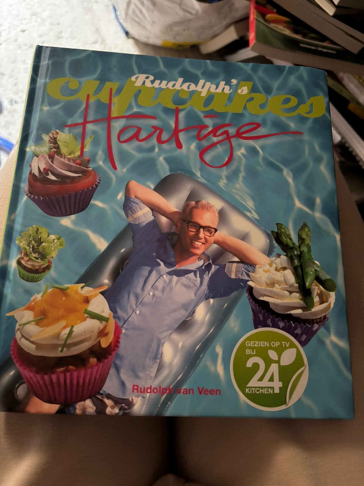 Rudolph van Veen - Rudolph's hartige cupcakes, Boeken, Ophalen of Verzenden, Zo goed als nieuw, Rudolph van Veen