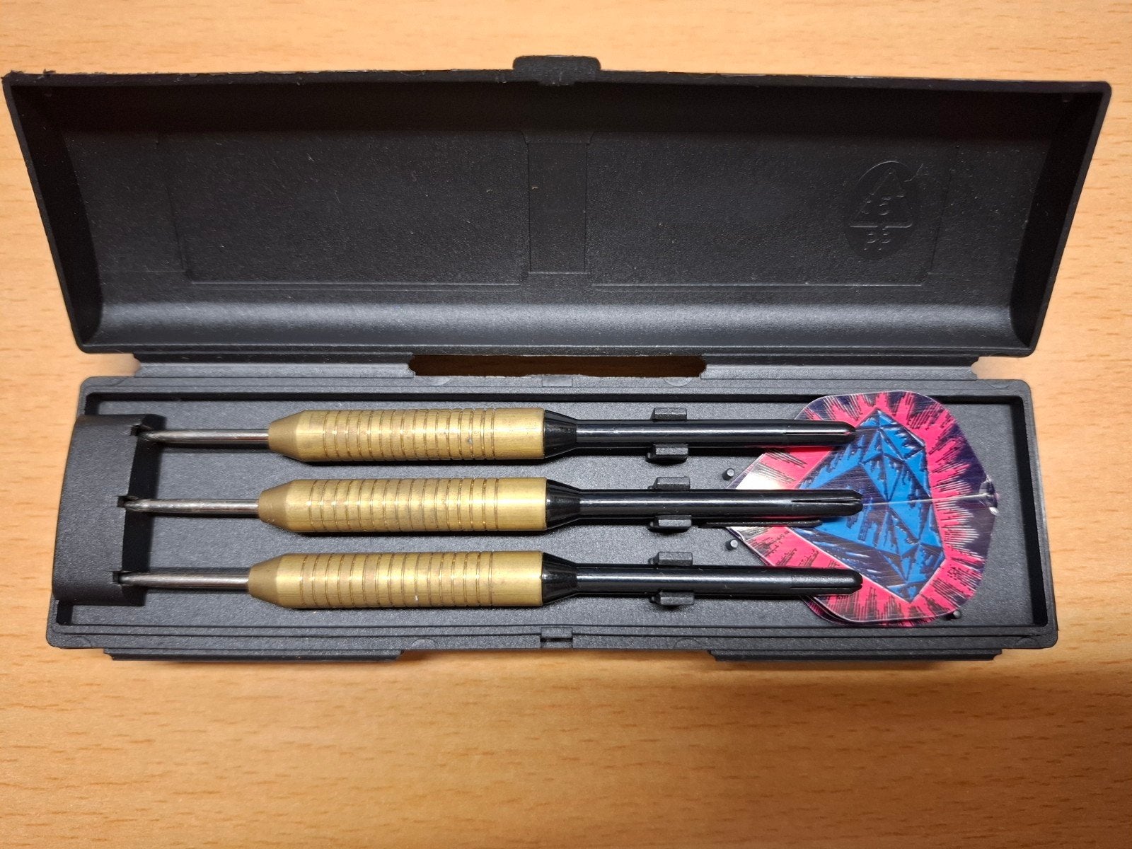 Dartpijlen set in handige opbergcase, Sport en Fitness, Ophalen of Verzenden, Gebruikt, Pijlen