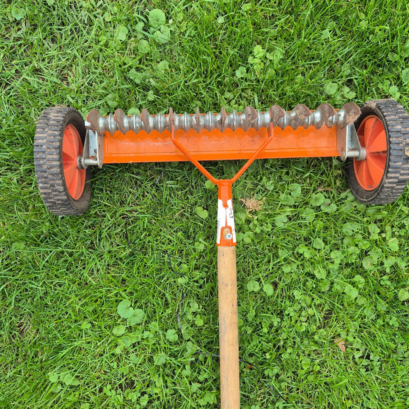 Handmatige gazonbeluchter met wielen, Tuin en Terras, Ophalen of Verzenden, Gebruikt, Overige soorten, Onbekend