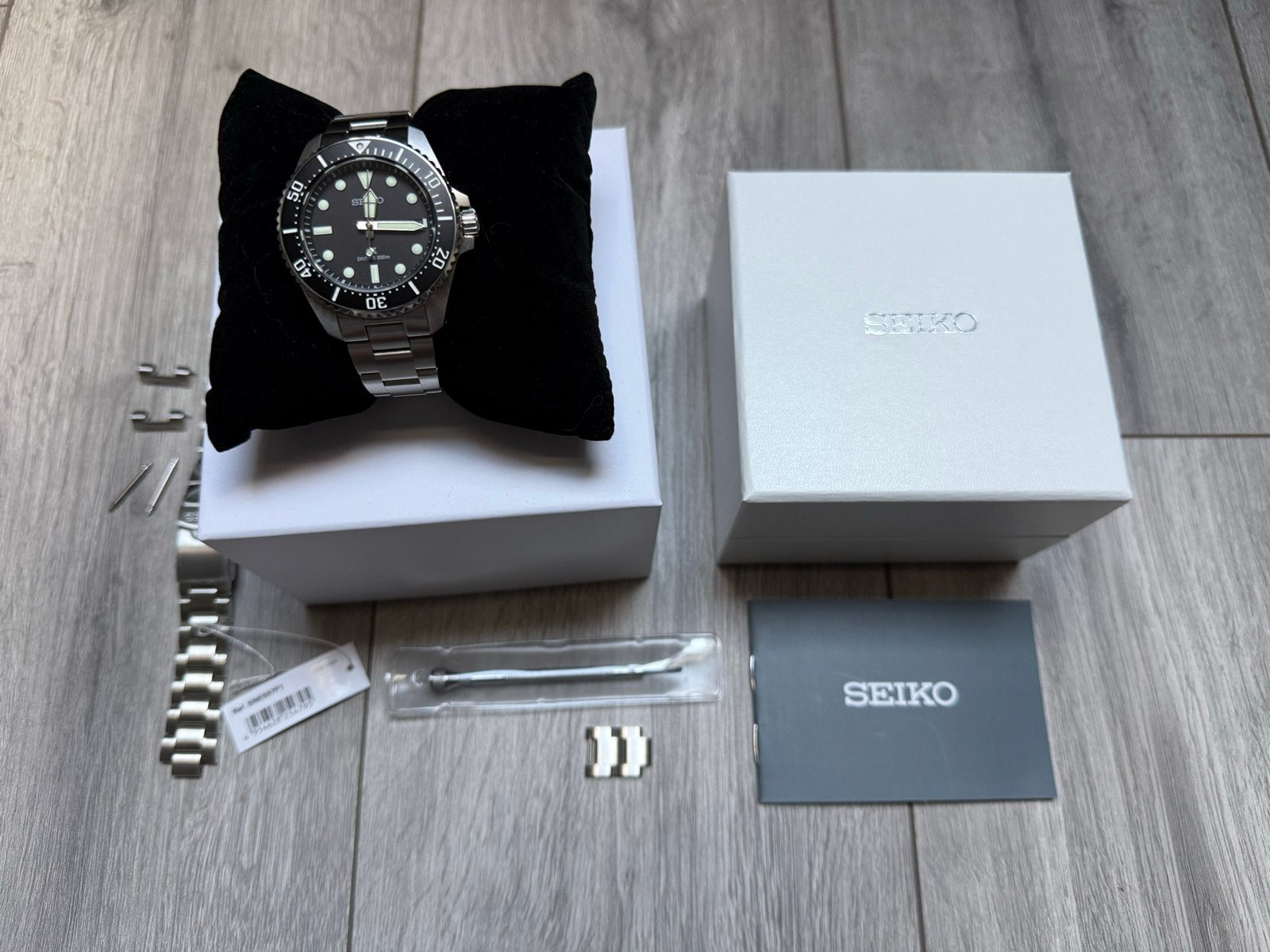 Seiko Prospex SNE597P1 Solar met Islander BRAC-131, Sieraden, Tassen en Uiterlijk, Staal, Polshorloge, Ophalen of Verzenden, Zo goed als nieuw